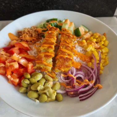Poke Bowl met krokante kip